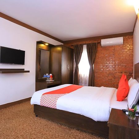 Oyo 591 Hotel Blue Moon Dharampur Екстер'єр фото