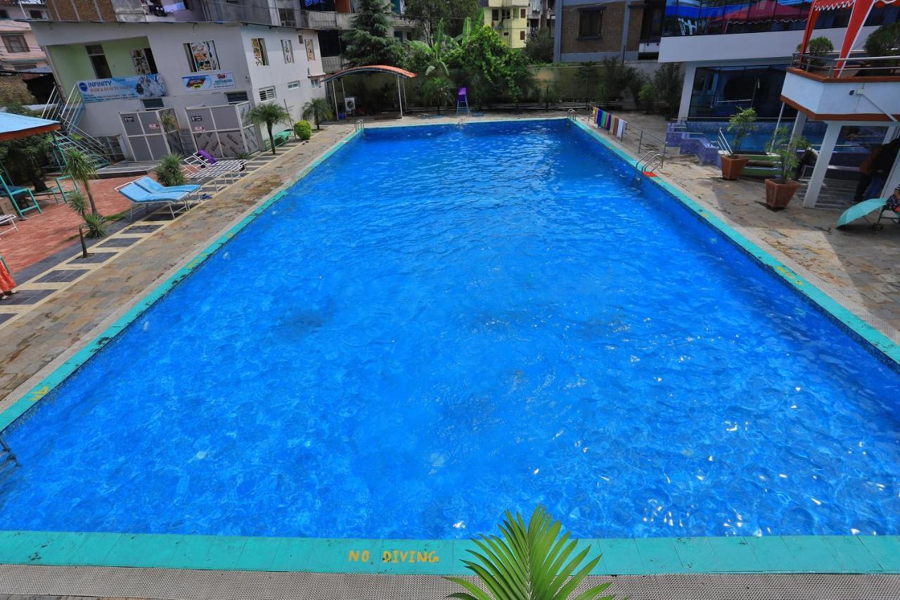 Oyo 591 Hotel Blue Moon Dharampur Екстер'єр фото