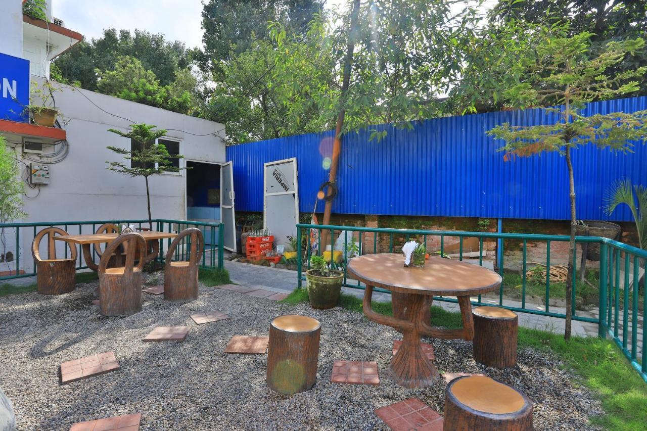 Oyo 591 Hotel Blue Moon Dharampur Екстер'єр фото