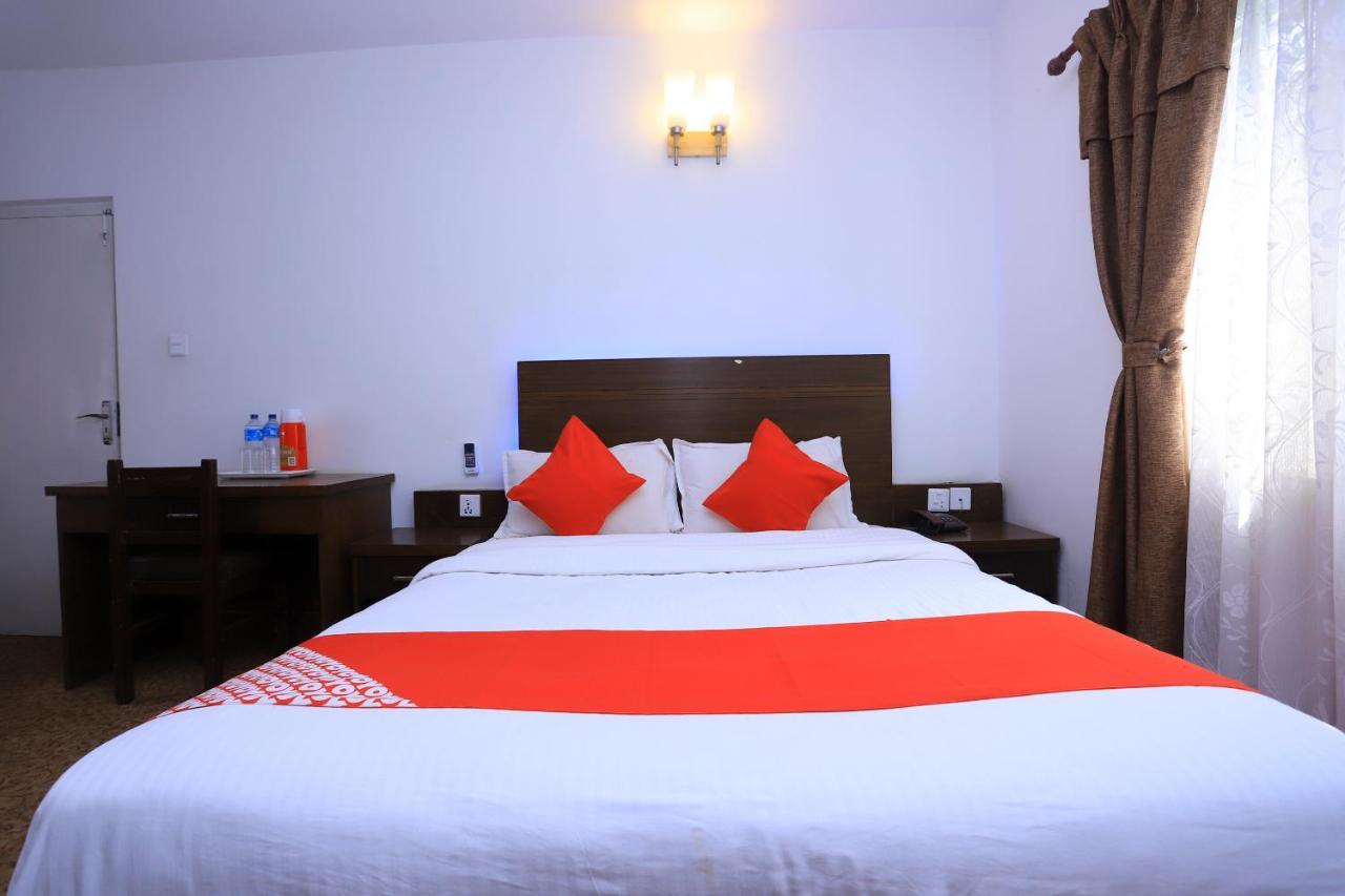 Oyo 591 Hotel Blue Moon Dharampur Екстер'єр фото