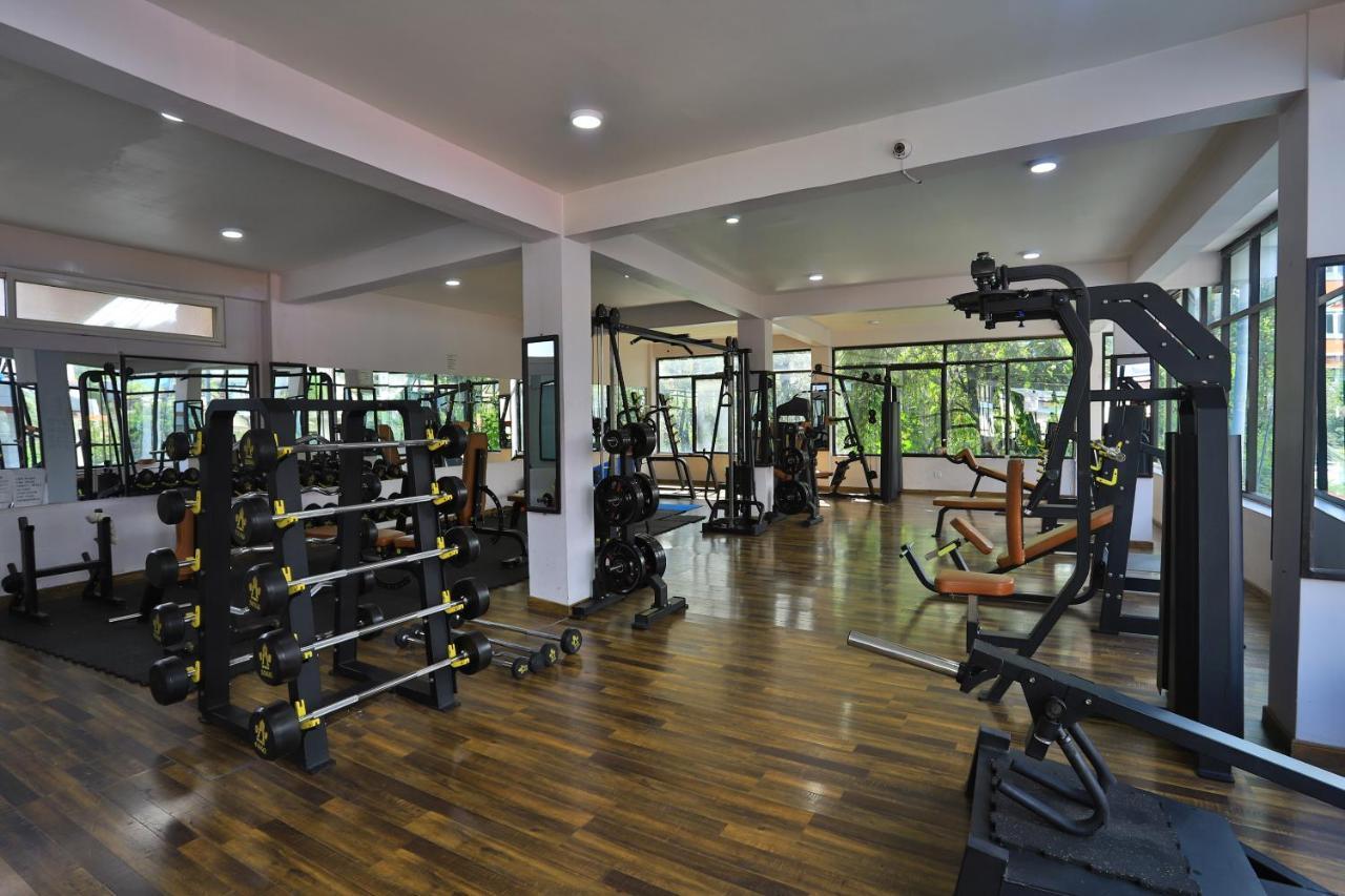 Oyo 591 Hotel Blue Moon Dharampur Екстер'єр фото
