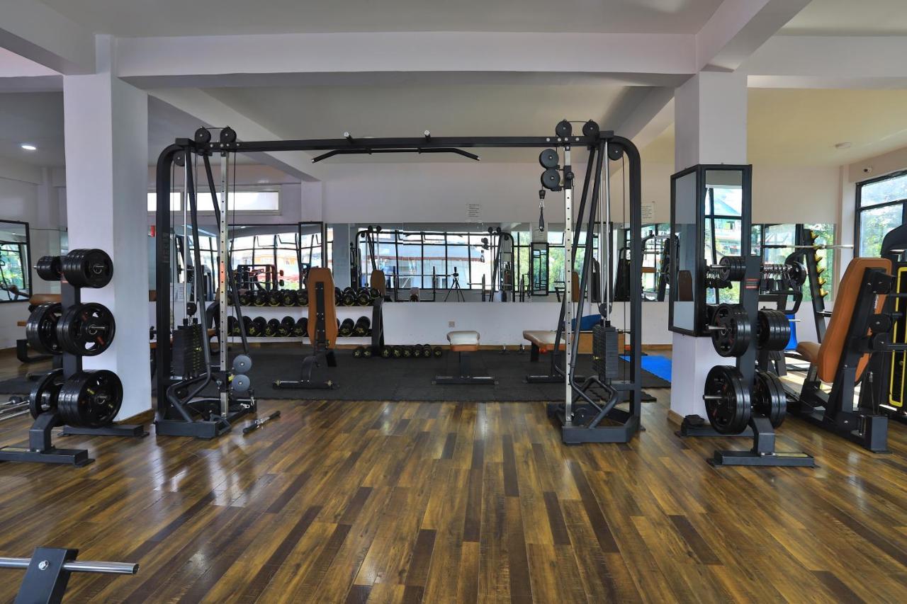 Oyo 591 Hotel Blue Moon Dharampur Екстер'єр фото