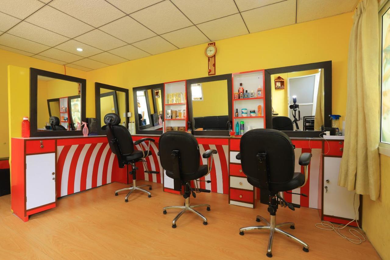 Oyo 591 Hotel Blue Moon Dharampur Екстер'єр фото