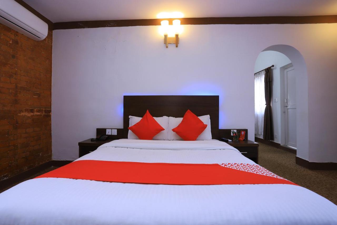 Oyo 591 Hotel Blue Moon Dharampur Екстер'єр фото