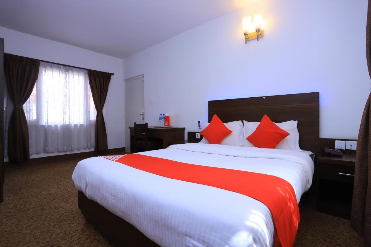 Oyo 591 Hotel Blue Moon Dharampur Екстер'єр фото