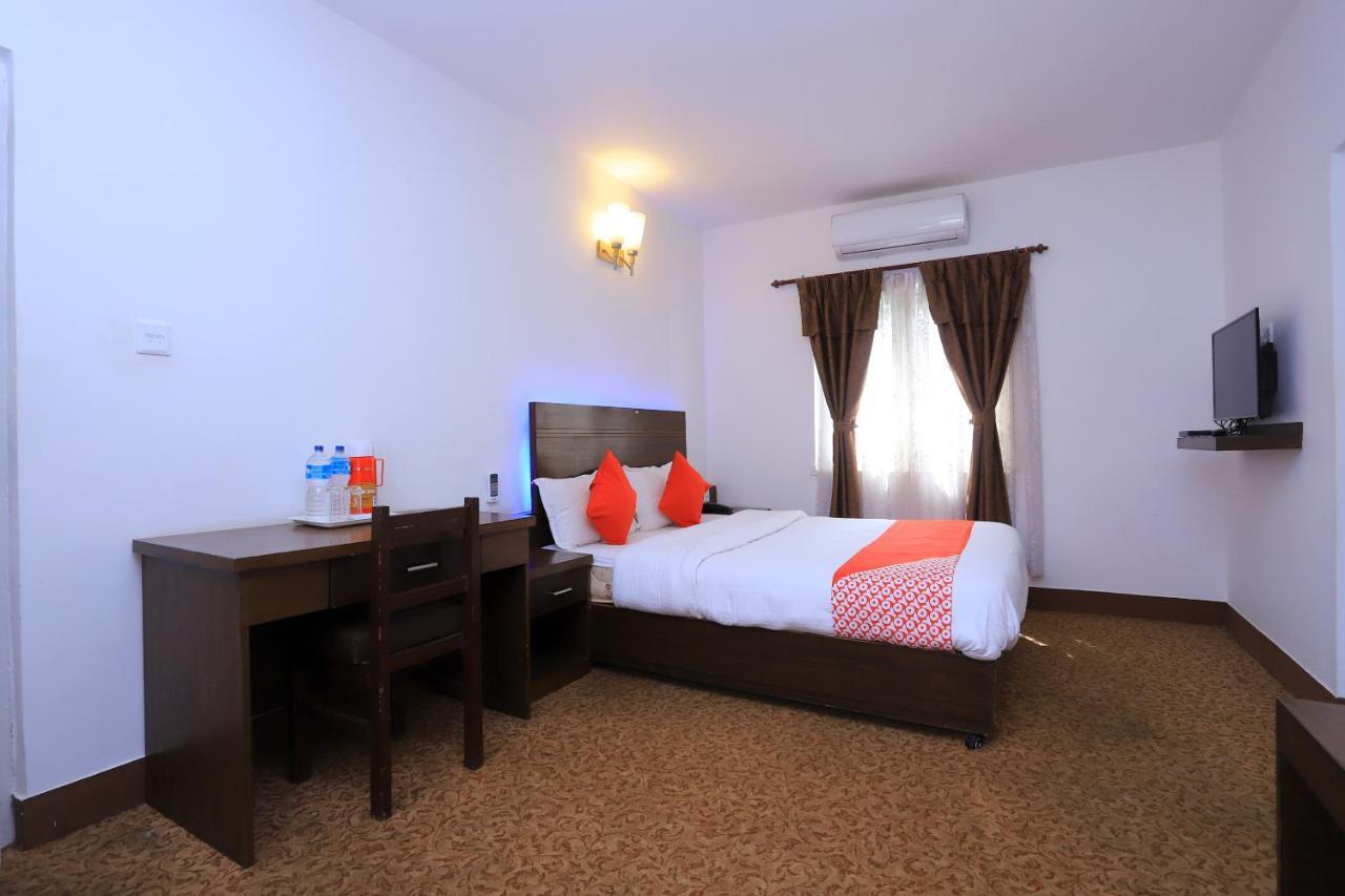 Oyo 591 Hotel Blue Moon Dharampur Екстер'єр фото