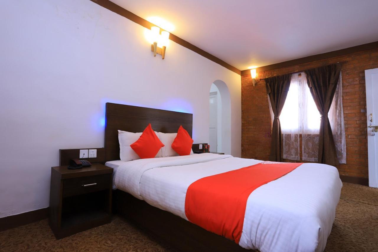 Oyo 591 Hotel Blue Moon Dharampur Екстер'єр фото