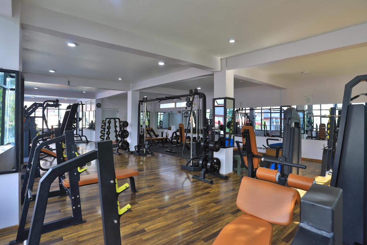 Oyo 591 Hotel Blue Moon Dharampur Екстер'єр фото