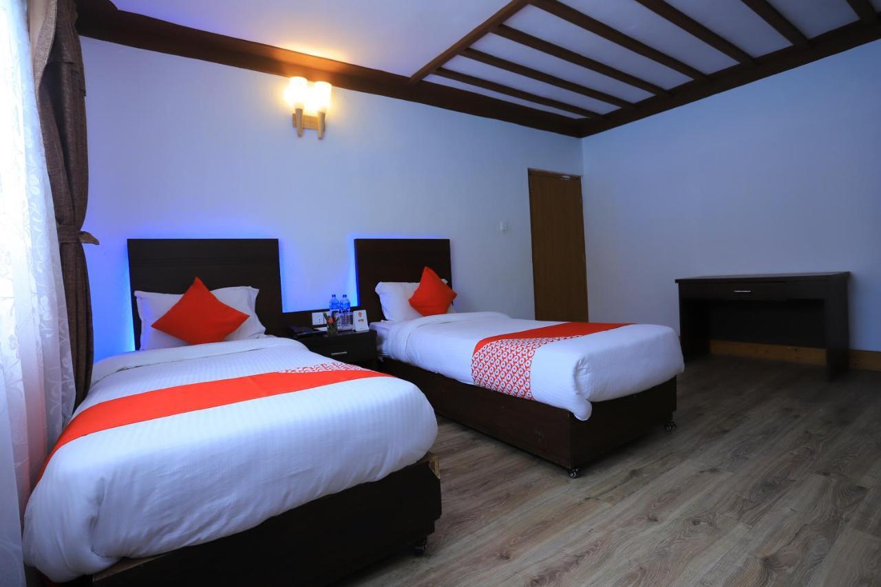 Oyo 591 Hotel Blue Moon Dharampur Екстер'єр фото