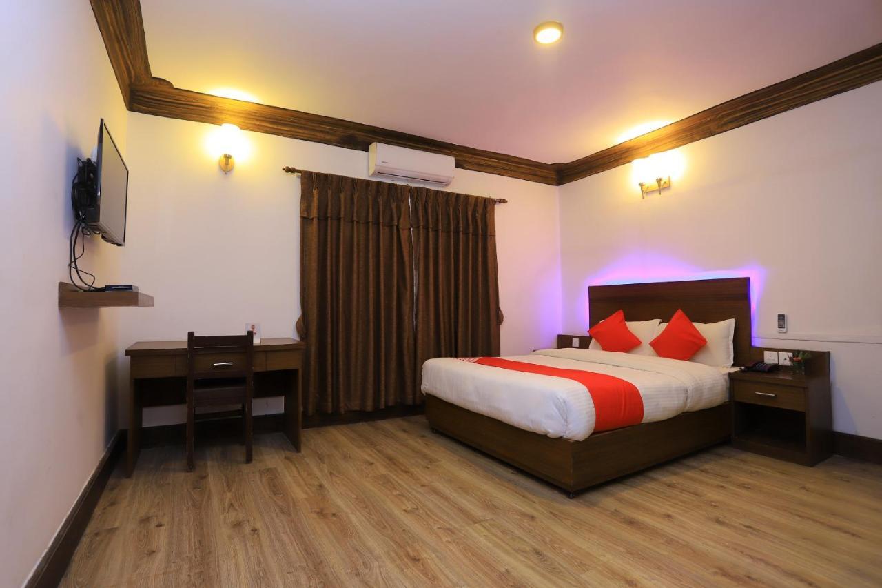 Oyo 591 Hotel Blue Moon Dharampur Екстер'єр фото