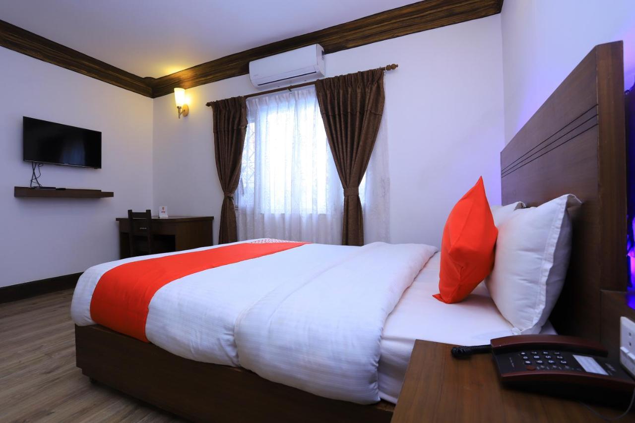 Oyo 591 Hotel Blue Moon Dharampur Екстер'єр фото