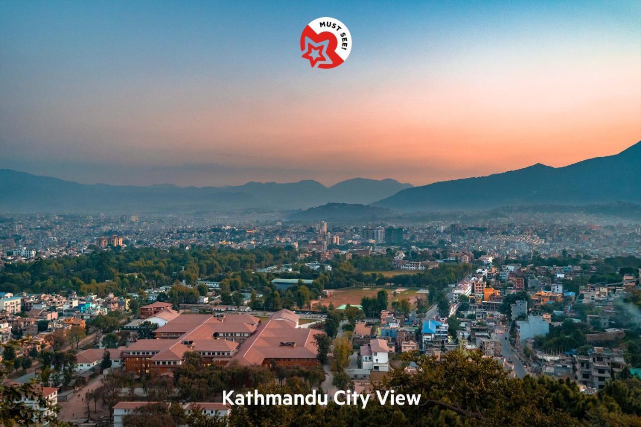 Oyo 591 Hotel Blue Moon Dharampur Екстер'єр фото