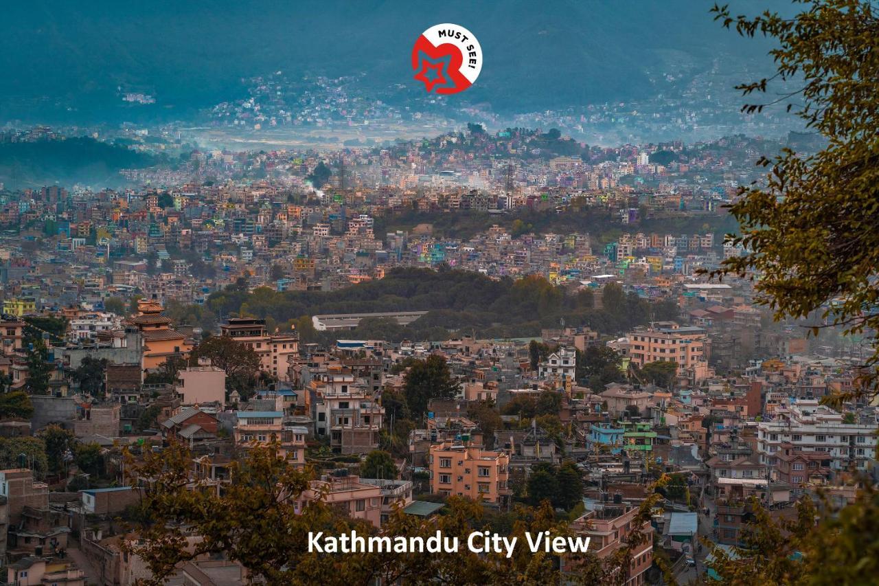 Oyo 591 Hotel Blue Moon Dharampur Екстер'єр фото